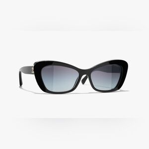 NWT-CHANEL Black /Glass Pearl Cat-Eye Sunglasses